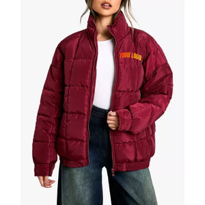 Chaqueta acolchada sostenible para mujer, tela reciclada, cálida, ligera, resistente al agua, venta al por mayor OEM - Product Image 3