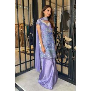 Chemise élégante sans manches en satin Bellflower et dupatta avec caractéristiques écologiques pour le printemps/été - Product Image 1