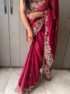 Sari de Seda Pura Fabzone en Rojo con Bordado Plateado, Estilo India y Pakistán, para Ocasiones Especiales - Product Image 2