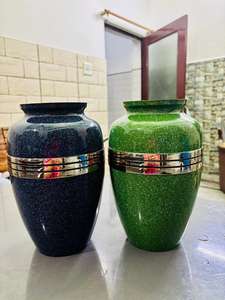 Urna Funeraria de Latón Hecha a Mano para Cenizas, Estilo Americano, Acabado Azul Dorado, Capacidad de 220 Pulgadas Cúbicas, Suministros Funerarios Personalizables - Product Image 4