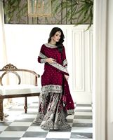 Salwar Kameez pakistanais fait à la main de haute qualité avec fil et embellissement en pierre disponible à des prix abordables
