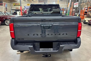 Toyota Tacoma TRD Sport 2025, Doble Cabina, 4x4, Gasolina, Bajo Kilometraje - Product Image 3