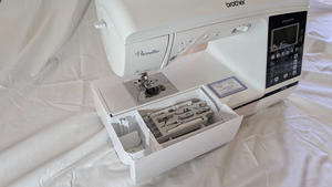 Machine à coudre et à quilter Brother Pacesetter Innov-is PS700, machine à broder blanche - Product Image 3