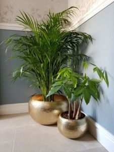 L'apparence polie de haute qualité rend les vases à fleurs en métal un choix populaire pour les événements et célébrations formels. - Product Image 5