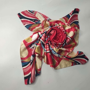 Pañuelo Largo Cuadrado de Chifón con Estampado Floral, Bandana Fluida, Protección Solar, Envoltura para el Cuello, Chal Formal, Accesorio Usable en las Cuatro Estaciones - Product Image 3