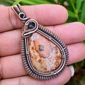 Colgantes de piedras preciosas de color azul hechos a medida con cobre para uso por diseñadores de piedras preciosas para reventa y para uso en joyas de moda - Product Image 2