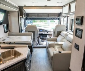 Fournisseur de camping-car d'occasion 2024 Fleetwood RV Flair Classe A à moteur essence 32N à vendre - Product Image 5
