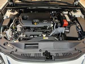 Increíble Lexus ES 250 F Sport Design AWD 2023 en perfectas condiciones con poco kilometraje en stock, ofrecido a una oferta increíble - Product Image 5