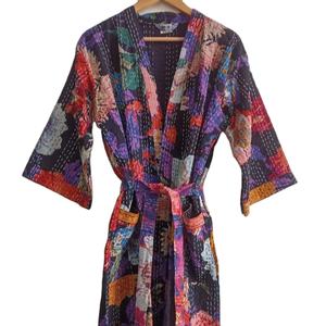 Veste matelassée Kantha de style vintage faite à la main Kimono de plage à imprimé floral avec motif de lettres Robe de chambre pour hommes - Product Image 1