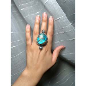 Anillo Navajo Hecho a Mano con Turquesa Kingman y Plata de Ley, Talla 7, Joyería Cultural Coleccionable - Product Image 5