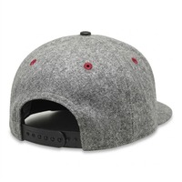Casquette Snapback Grise Texturée Personnalisée avec Visière Noire Plate, Séchage Rapide, Imperméable, Logo Brodé, pour le Golf et les Sports d'Été