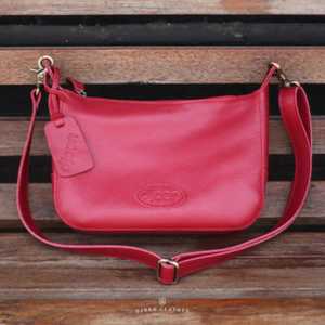 Élégant sac à main en cuir véritable fait à la main avec fermeture à glissière élégant sac à bandoulière de tous les jours en rouge, marine et noir fait à la main en Indonésie - Product Image 3