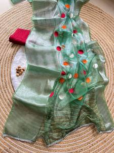 Sari de organza de seda pura de diseñador con hermoso trabajo y borde de trabajo de tejido para bodas y fiestas indias y paquistaníes - Product Image 3