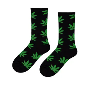 Calcetines Deportivos Transpirables Negros Mari con Diseño de Hojas para Uso Diario - Product Image 1