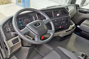 Camión Volquete Usado de Alto Rendimiento 8x4, 400HP, Diésel, Duradero, Excelente para Transporte Industrial, Totalmente Funcional, Suministrado desde Japón - Product Image 4