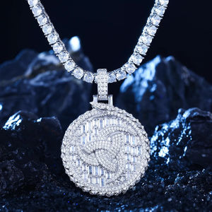 Colgante de moissanita de oro sólido de 10kt Unisex de diseño personalizado, joyería fina con claridad VVS, estilo Hip Hop para regalo - Product Image 1