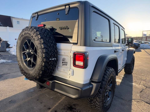 Jeep Wrangler 4xe Sahara 2024 Usado - Excelente Estado, Volante a la Izquierda, Asientos de Cuero, Cámara Trasera, Emisión Euro IV, Faros de Xenón - Product Image 2