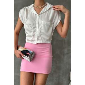 เสื้อครอปท็อปผ้าซาตินสีครีมสำหรับผู้หญิง ยี่ห้อ Topshow ขายส่งเสื้อกล้ามไม่มีแขน - Product Image 5