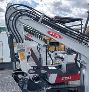ENVÍO GRATUITO Miniexcavadora BTTL EH15H-6 de 13.5 HP con Arranque por Llave, Orugas de 7 Pulgadas/Hidráulica Suave, Aprobada por EPA y CE, Pulgar Hidráulico Auxiliar - Product Image 4