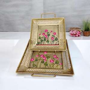 Juego de bandejas de metal antiguas modernas Diseño grabado completo intrincado con pintura Pichwai Juego de 2 hechos a mano para regalar - Product Image 1