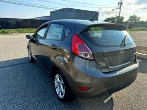 Clean 2016 F-o-r-d Fie_s_ta SE Hatchback - Product Image 4