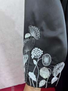 Abaya de soirée haut de gamme, brodée à la main, en satin et crêpe, ornée de perles - Product Image 5