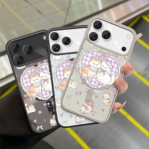 Custodia per iPhone 17 Pro / Pro Max in TPU morbido con design a cuore e fiori bianchi, unisex - Product Image 1