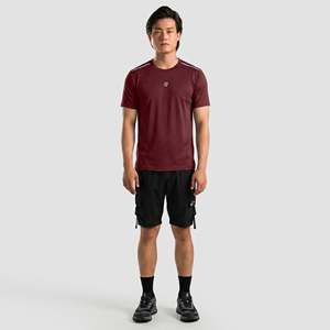 เสื้อยืดสีแดงเลือดหมู 21 ตัว ทรงปกติ สไตล์สตรีทแวร์ ระบายอากาศได้ดี ผลิตจากวัสดุถักที่ยั่งยืน ใส่สบายในช่วงฤดูร้อน พร้อมคุณสมบัติการบีบอัด - Product Image 4