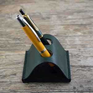 Portaplumas redondo de cuero genuino para ejecutivos, estuche para pluma estilográfica, soporte para lápices, regalos personalizados de Anwar Enterprises - Product Image 2