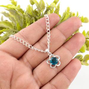 Colgante de Apatita en Plata de Ley con Baño de Oro de 18K, Diseño Minimalista de Flor, Joyería Hecha a Mano, Regalo - Product Image 5