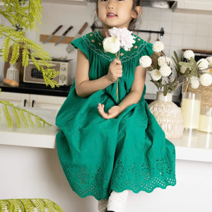 Vestido de lino suave hecho a mano para niñas pequeñas, estilo informal para el primer cumpleaños de niños pequeños, OEM hecho en Vietnam - Product Image 4