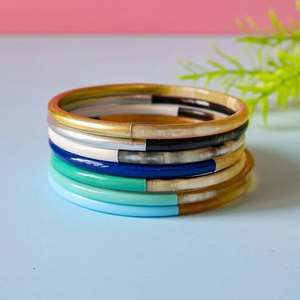 Brazalete de Cuerno de Búfalo Ecológico Hecho a Mano con Laca, la Mejor Calidad, Color Natural, Tamaño Personalizable - Product Image 5