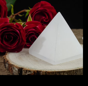 Piedra de selenita blanca Natural de alta calidad, piedra curativa con carga, pirámide geométrica, regalo de Halloween - Product Image 3