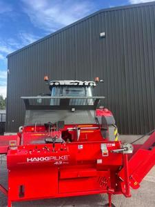 Livraison gratuite Hakki Pilke 43 Pro, processeur de bois professionnel, capacité de 15 tonnes de bûches de 430 mm, PTO / 15 kW, convoyeur hydraulique électrique - Product Image 2