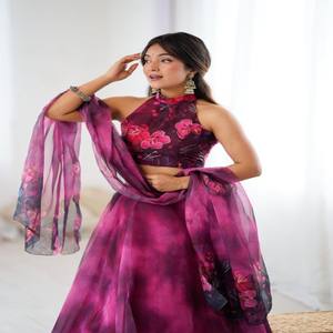 Ensemble Lehenga Choli VASTRA COTTAGE en organza pur, imprimé numérique, travail de zari, avec dupatta en toile évasée, tenue de fête et de mariage - Product Image 3