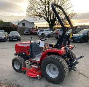 Tractor Compacto Massey Ferguson 1525 de 25 HP con Tracción en las 4 Ruedas y Plataforma de Corte de 60 Pulgadas - Product Image 4