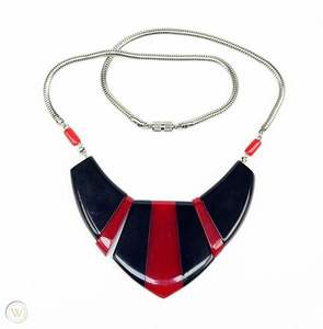 Collar con colgante de resina que brilla en la oscuridad - Product Image 3