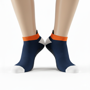 Chaussettes de sport antidérapantes pour hommes et femmes, chaussettes de football en silicone imprimé, détail de la manchette respirant - Product Image 3