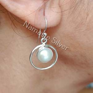 Boucles d'oreilles pendantes en argent faites à la main avec perles d'eau douce, bijoux élégants en perles, cadeau de mariage pour elle - Product Image 4