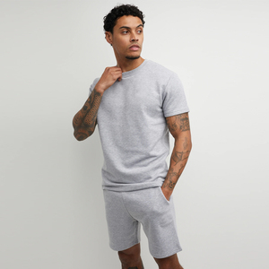 Chándal de 2 piezas de verano personalizado para hombre, Camiseta 100% de algodón y pantalones cortos de malla, conjuntos gemelos con logotipo impreso transpirable, respetuosos con el medio ambiente - Product Image 3