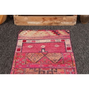Tapis turc patchwork 2,5x9,2 pieds, tapis vintage, tapis géométrique rose - Product Image 2