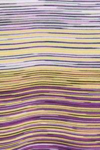 T-shirt à rayures pour hommes Vibrant Purple Yellow & White Gradient avec un T-shirt à col rond bleu audacieux pour tous les jours - Product Image 4