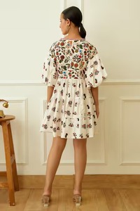 Vestido bohemio de algodón hecho a mano indio Ropa de verano con estampado floral elegante para mujer para viajar Luna de miel-¡a la venta! - Product Image 4