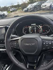 ISUZU D-MAX 1.9 TWIN TURBO LSE DIESEL RHD 2026 VÉHICULE D'OCCASION DU PREMIER PROPRIÉTAIRE - Product Image 2
