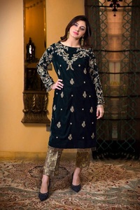 STUNNING-DESIGNER VELVET KURTA & BROCADE PANT Robe avec perles et perles de verre en cristal LOURD EMBELLISHED Work FOR PARTY-WEAR = 2024 - Product Image 2