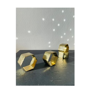 Anillo de Servilleta de Latón Premium con Artesanía Artesanal para Bodas de Estilo Bohemio y Decoración Festiva de Mesa - Product Image 1