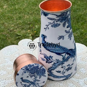 Botella de cobre moderna para fitness y vida diaria de Tradebyd Herramienta de hidratación ligera, elegante y versátil - Product Image 3