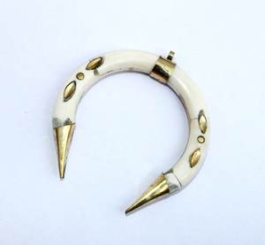 Colgantes de cuerno y hueso con tema de media luna hechos a medida ideales para diseñadores de joyería de moda adecuados para reventa - Product Image 2