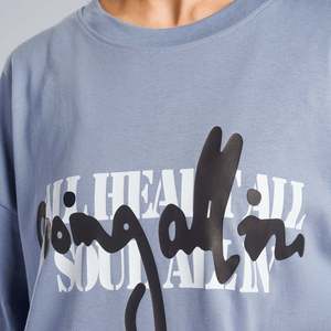 เสื้อยืดผู้ชายทรงเข้ารูป StreetLine สีฟ้าอ่อน ผ้าเจอร์ซีย์ 280 กรัม ดีไซน์ทันสมัย ป้ายโลโก้แบบกำหนดเอง น้ำหนักเบา - Product Image 5