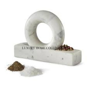 Mortier et pilon en marbre fabriqués à la main avec un intérieur lisse idéal pour écraser des herbes fraîches et faire des pâtes savoureuses - Product Image 2